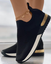 Sneakers met Gouden Accenten en Slip-On Design voor vrouwen