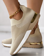 Sneakers met Gouden Accenten en Slip-On Design voor vrouwen