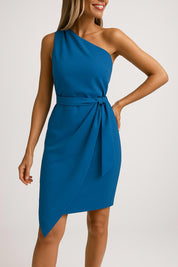 Zomerjurk met tailleband en one shoulder ontwerp voor vrouwen