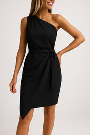 Zomerjurk met tailleband en one shoulder ontwerp voor vrouwen