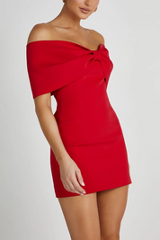 Rood mini jurkje met off-shoulder stijl