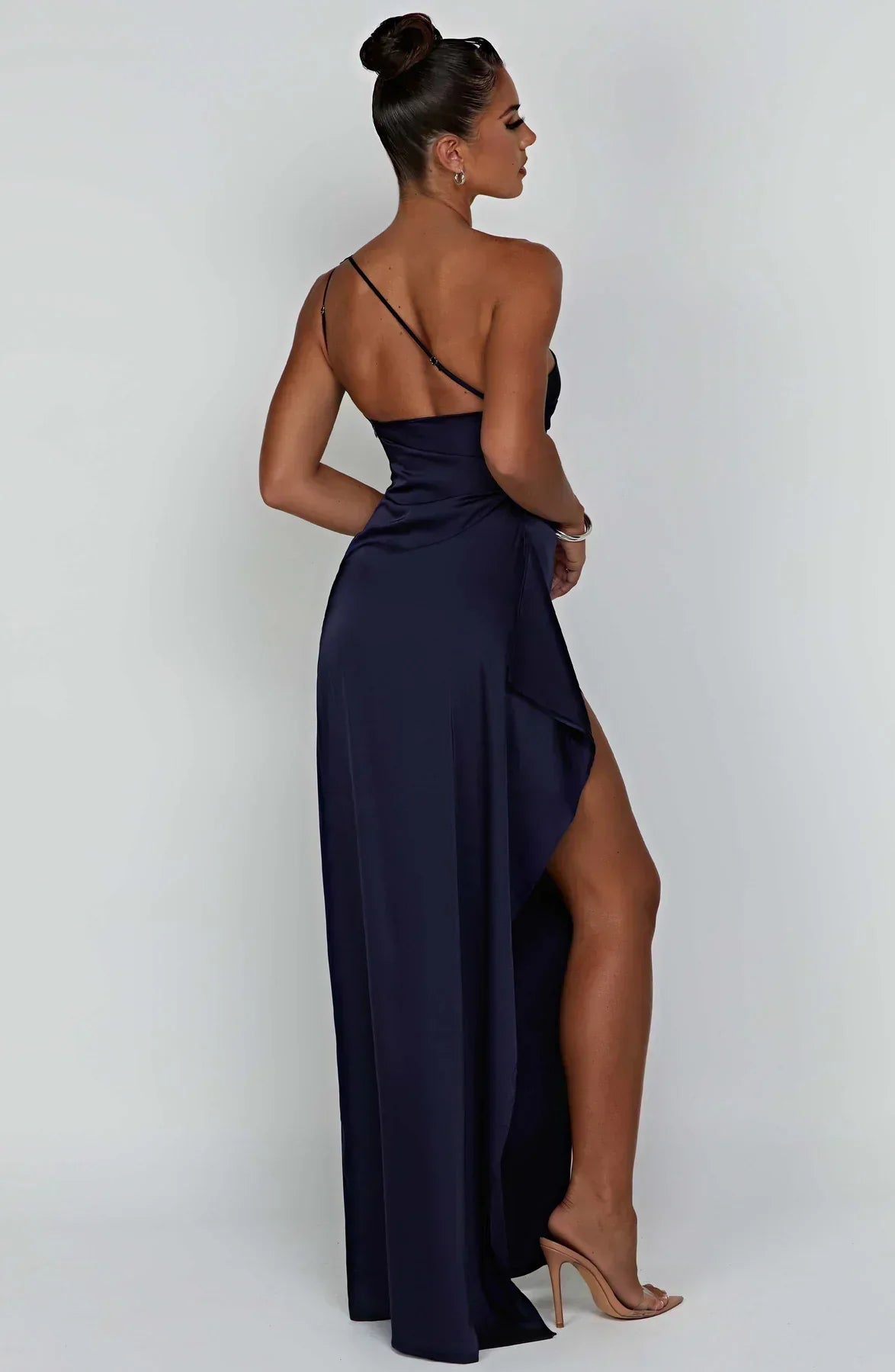 Avondjurk met satijnen one-shoulder ontwerp voor vrouwen