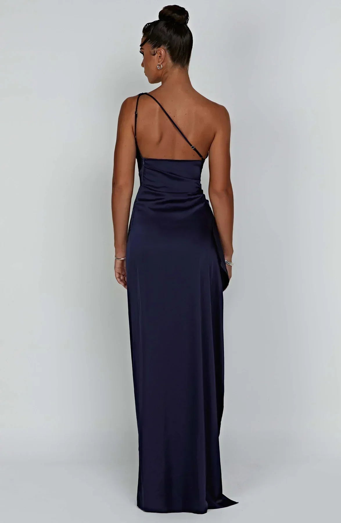 Avondjurk met satijnen one-shoulder ontwerp voor vrouwen