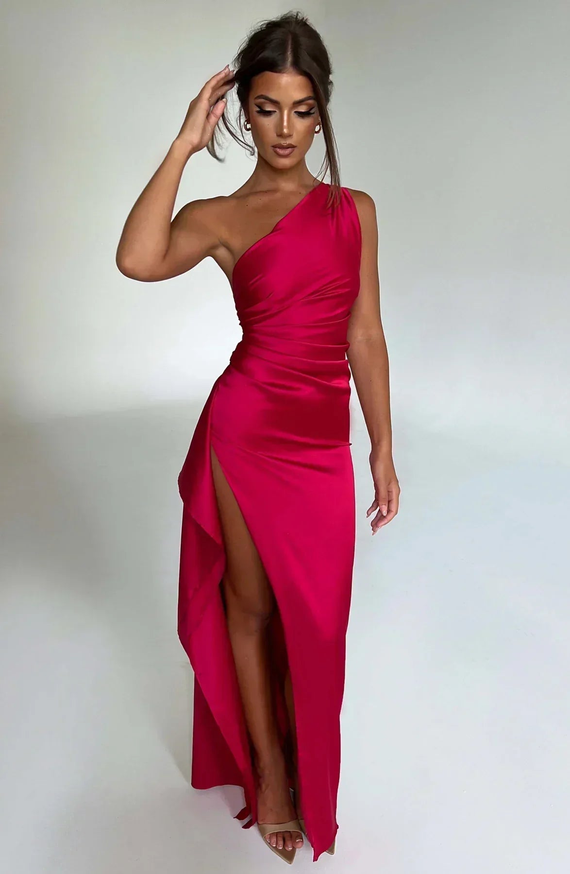 Avondjurk met satijnen one-shoulder ontwerp voor vrouwen